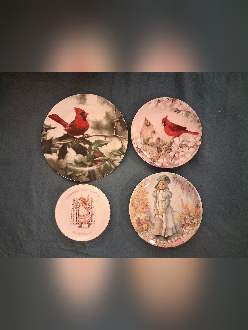 BUNDLE OF 4 CLECTIBLE CERAMIC DECOR PLATES